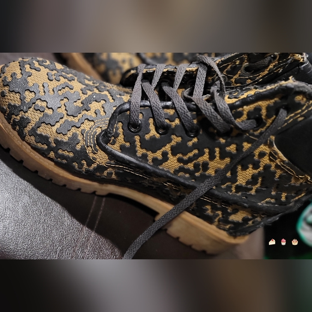 Timberland ** Black and Tan Textile Unique** Boots Sz.8